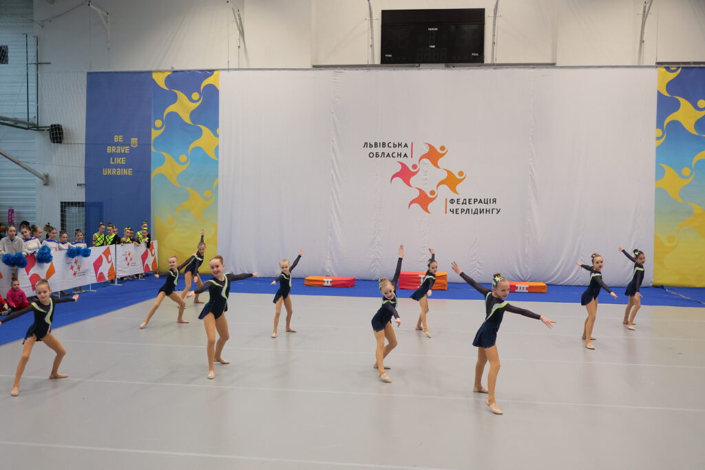 Квін Чір - Спортивна команда з Черлідинга, Дніпро